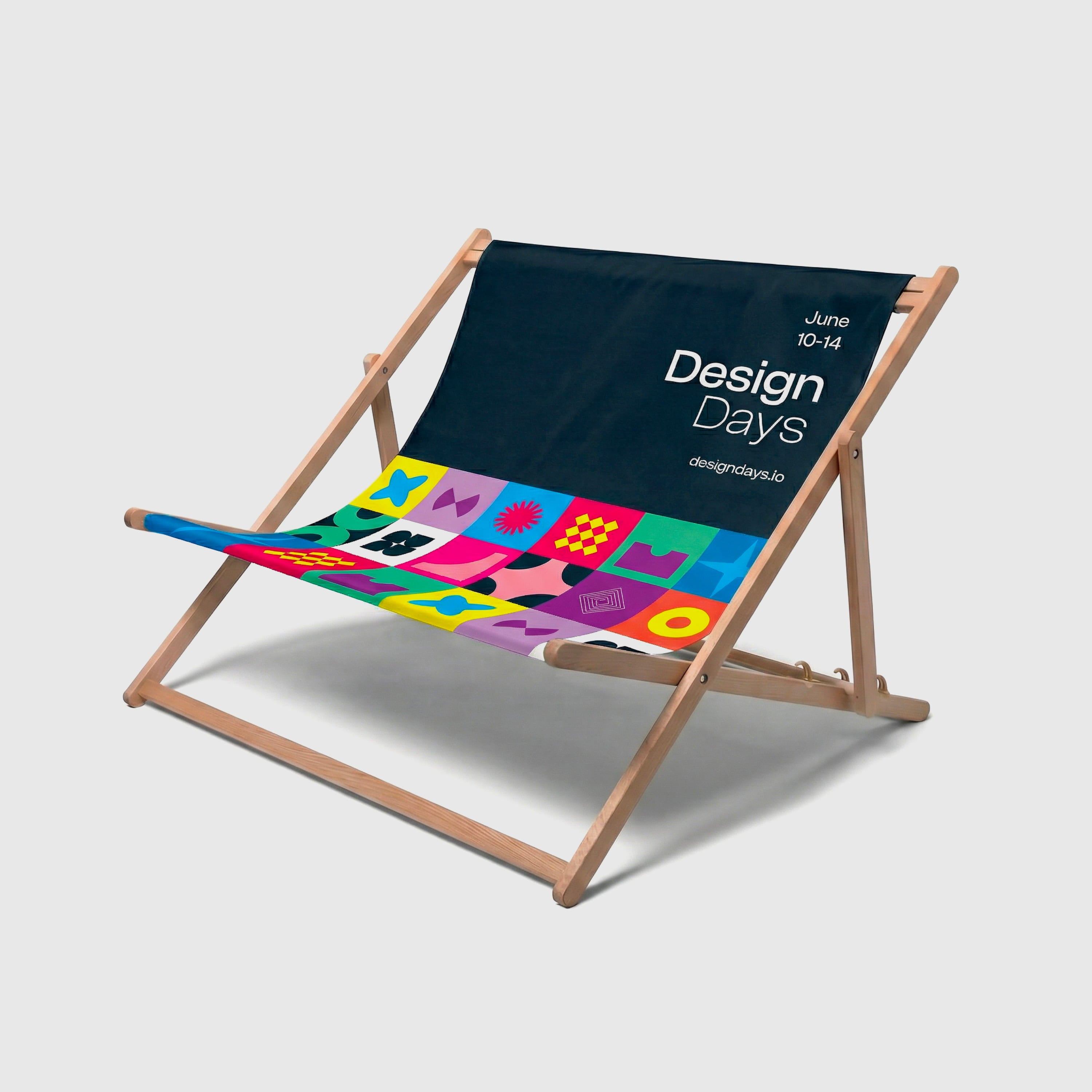 Liegestuhl 2 Personen individuell bedruckt aus Holz mit Banner