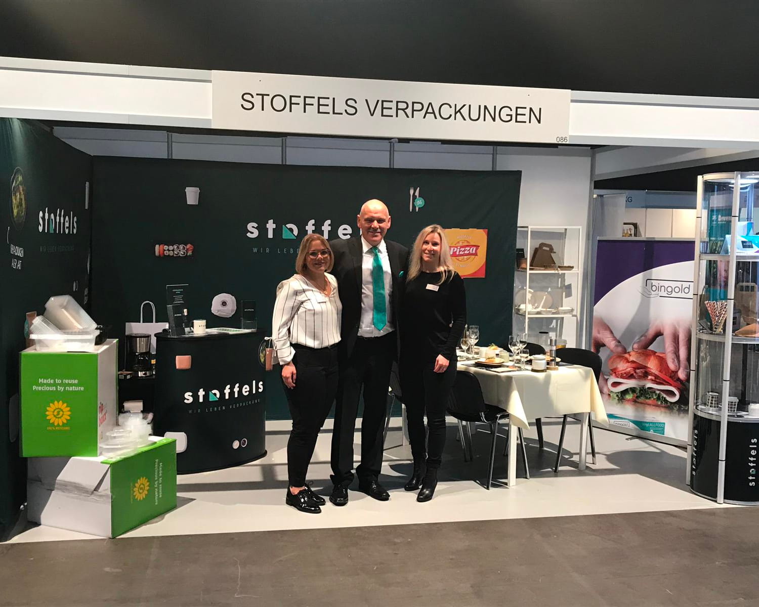 Messestand Textilfaltdisplay 4m Breite und Messetheke Stoffels Verpackungen