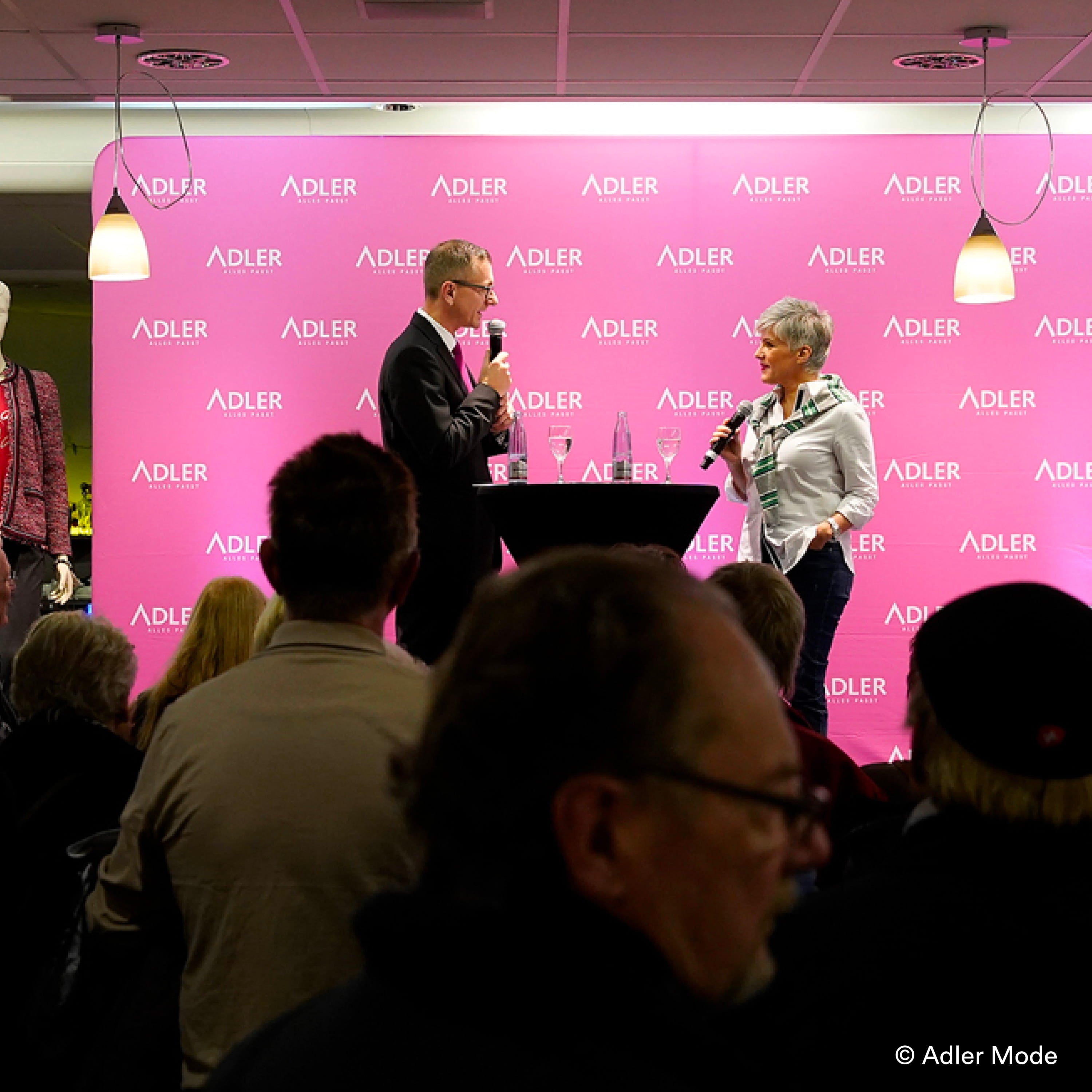 Pressewand Adler Mode