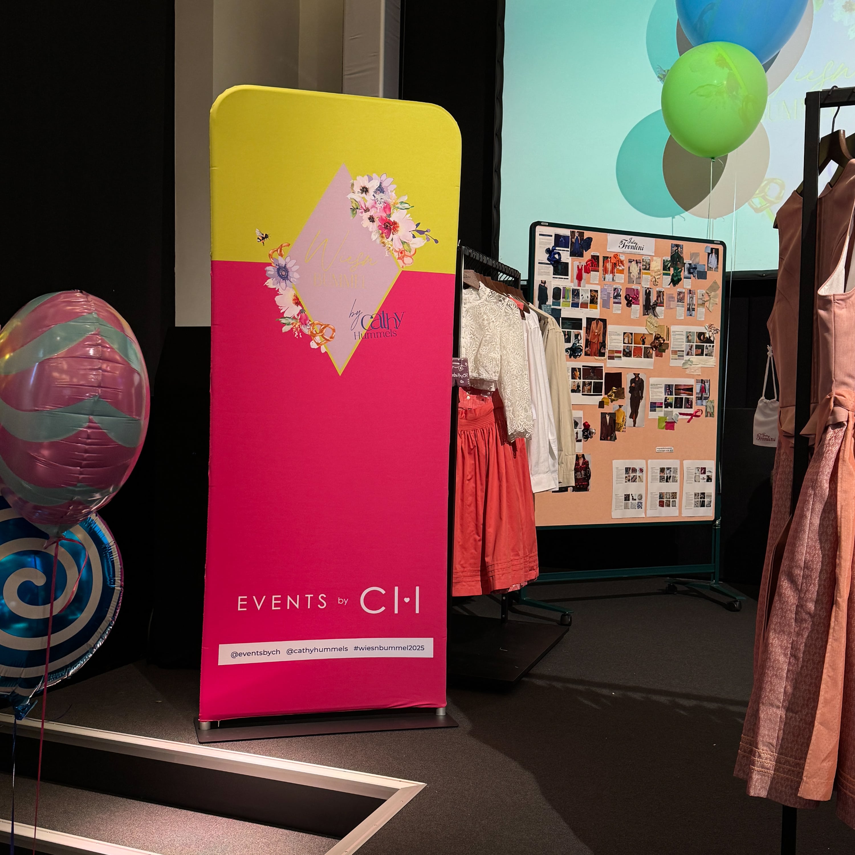 Werbeaufsteller Wiesnbummel Cathy Hummels München