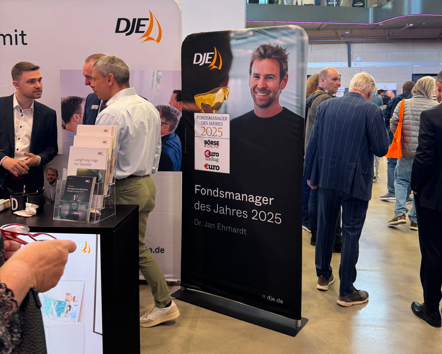 Aufsteller für Finanzmesse München - DJE Kapital AG