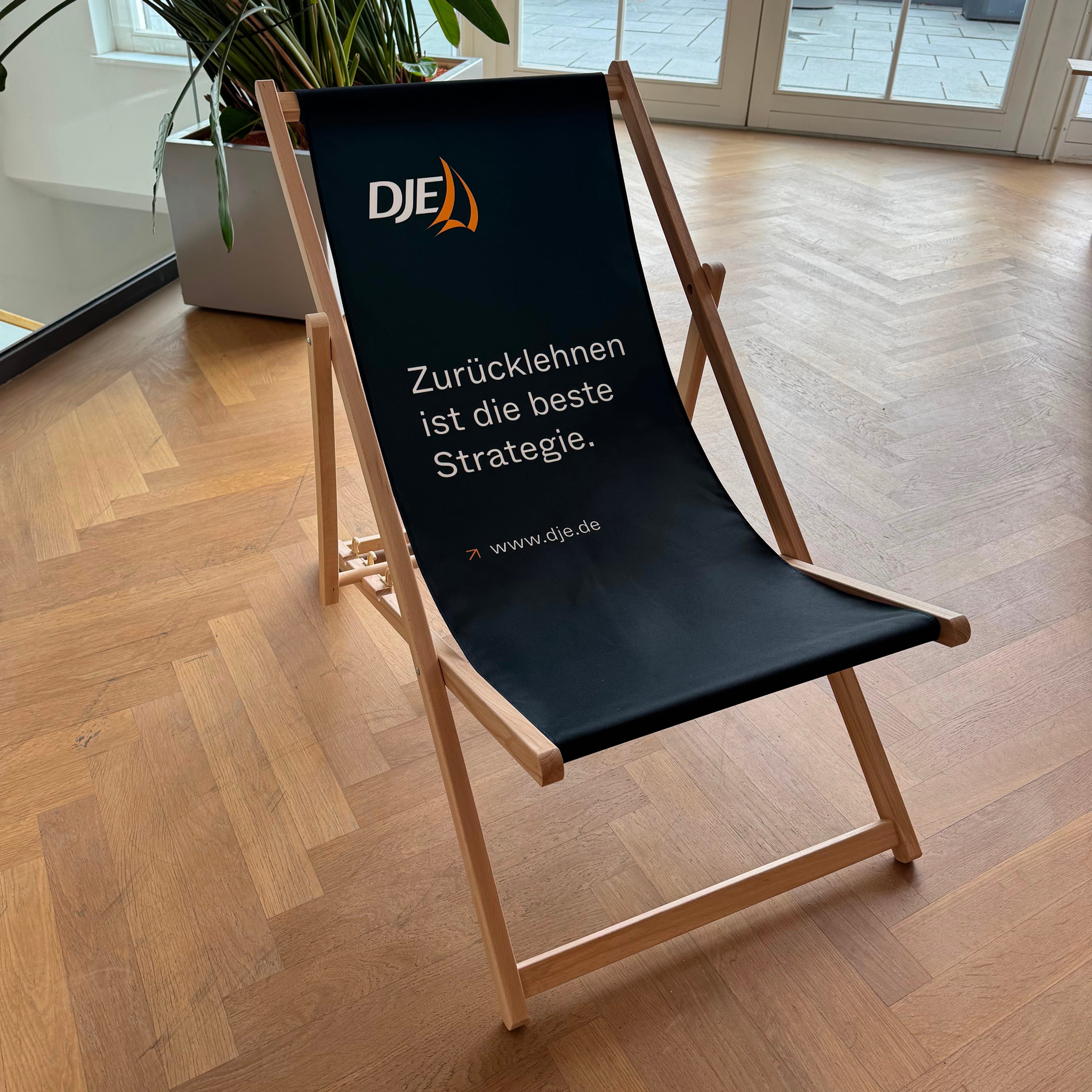 Liegestuhl bedrucken - DJE Kapital AG