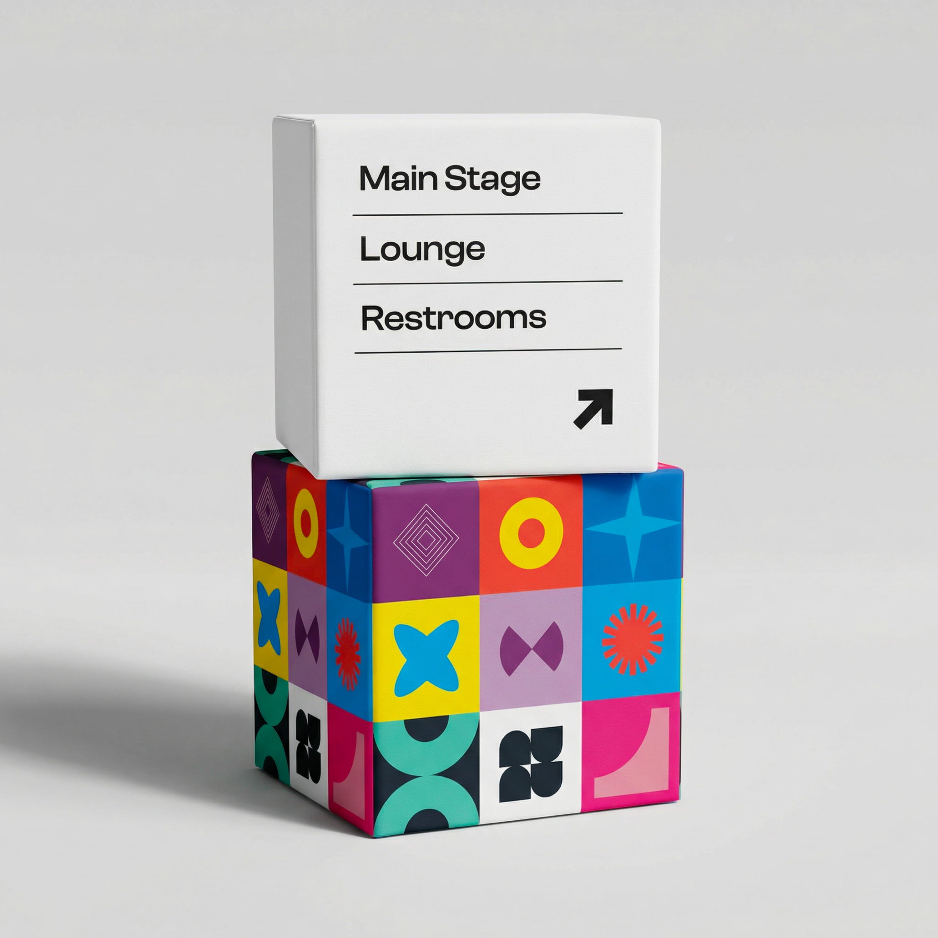 Bedruckte Sitzwürfel als Wegweiser